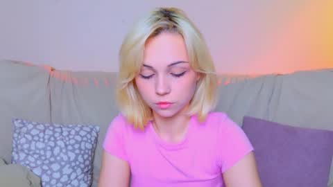 Snapshot of elenamonroe_ chatting on 05-09-26, 05:45 elenamonroe_ online show from 05-09-26, 05:45