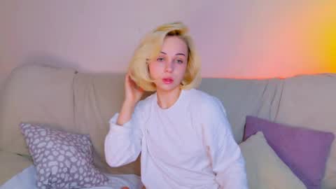Snapshot of elenamonroe_ chatting on 05-11-26, 04:07 elenamonroe_ online show from 05-11-26, 04:07