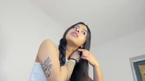 Snapshot of elenna_salvatoree chatting on 02-25-26, 12:59 Elena online show from 02-25-26, 12:59