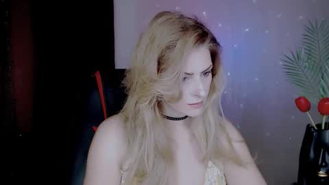 Snapshot of eleonorrres chatting on 10-09-25, 05:38 Elli online show from 10-09-25, 05:38