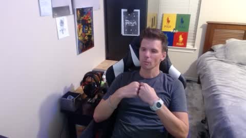 Snapshot of elevatetlb chatting on 09-10-25, 02:33 Walker online show from 09-10-25, 02:33