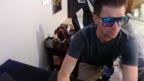 Snapshot of elevatetlb chatting on 09-12-25, 08:14 Walker online show from 09-12-25, 08:14