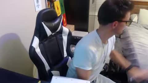 Snapshot of elevatetlb chatting on 09-15-25, 01:16 Walker online show from 09-15-25, 01:16