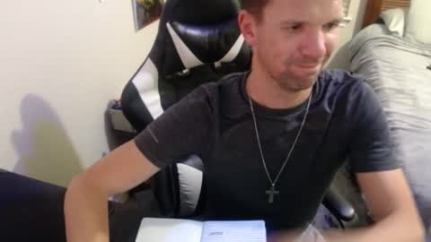 Snapshot of elevatetlb chatting on 09-17-25, 06:04 Walker online show from 09-17-25, 06:04