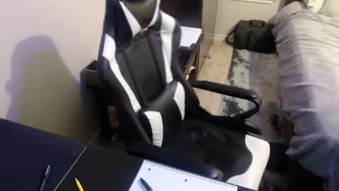 Snapshot of elevatetlb chatting on 09-22-25, 04:14 Walker online show from 09-22-25, 04:14