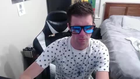 Snapshot of elevatetlb chatting on 09-25-25, 03:10 Walker online show from 09-25-25, 03:10