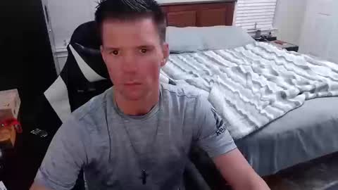 Snapshot of elevatetlb chatting on 10-10-25, 02:32 Walker online show from 10-10-25, 02:32