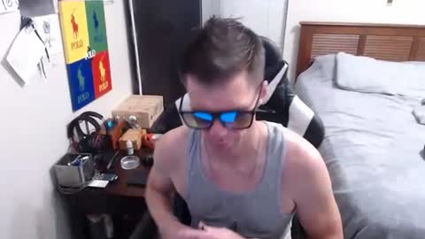 Snapshot of elevatetlb chatting on 10-14-25, 04:02 Walker online show from 10-14-25, 04:02