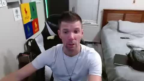 Snapshot of elevatetlb chatting on 10-31-25, 04:13 Walker online show from 10-31-25, 04:13