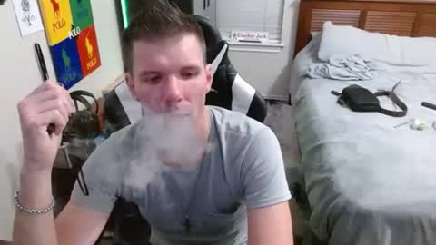 Snapshot of elevatetlb chatting on 11-06-25, 04:02 Walker online show from 11-06-25, 04:02