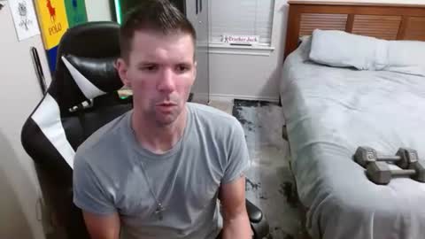 Snapshot of elevatetlb chatting on 11-12-25, 03:18 Walker online show from 11-12-25, 03:18