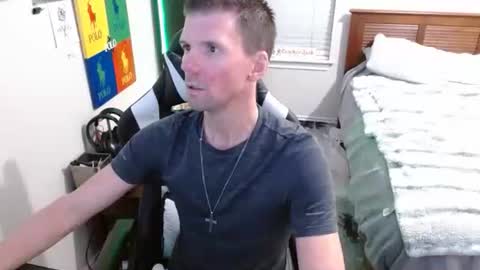 Snapshot of elevatetlb chatting on 11-22-25, 02:54 Walker online show from 11-22-25, 02:54