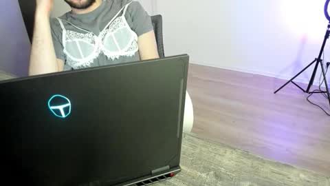 Snapshot of elf_cats chatting on 12-16-25, 01:38 elf_cats online show from 12-16-25, 01:38