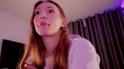 Elfie online show from 04-18-26, 08:31