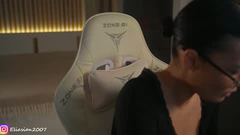 Snapshot of eli_asian chatting on 02-26-26, 12:48 Eli online show from 02-26-26, 12:48