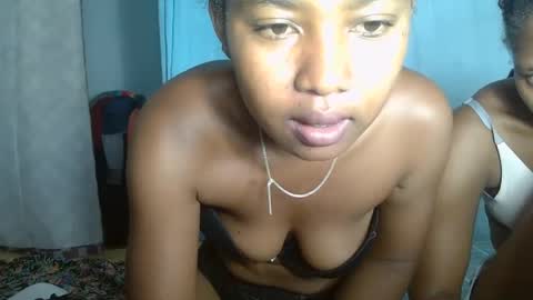 Snapshot of elia011 chatting on 01-16-25, 01:06 elia011 online show from 01-16-25, 01:06