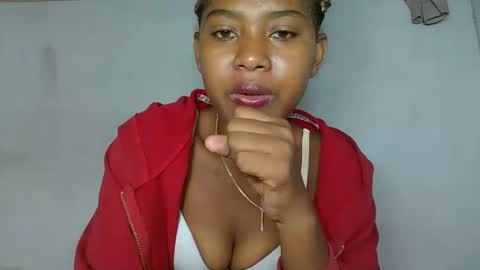 Snapshot of elia011 chatting on 01-24-25, 12:10 elia011 online show from 01-24-25, 12:10