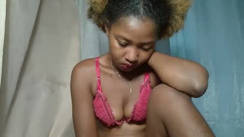 Snapshot of elia011 chatting on 01-30-25, 04:02 elia011 online show from 01-30-25, 04:02