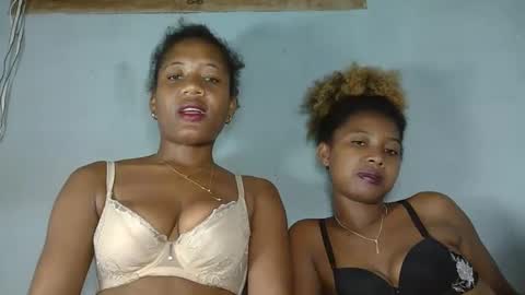 Snapshot of elia011 chatting on 02-02-25, 11:00 elia011 online show from 02-02-25, 11:00