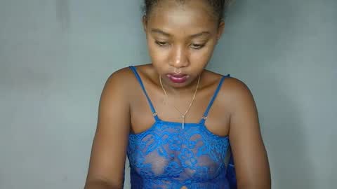 Snapshot of elia011 chatting on 02-04-25, 10:13 elia011 online show from 02-04-25, 10:13