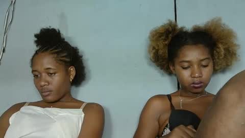 Snapshot of elia011 chatting on 02-08-25, 10:19 elia011 online show from 02-08-25, 10:19