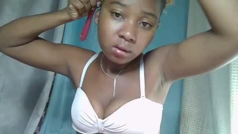 Snapshot of elia011 chatting on 02-23-25, 01:35 elia011 online show from 02-23-25, 01:35