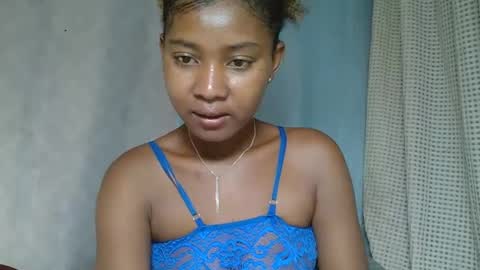 Snapshot of elia011 chatting on 02-23-25, 01:53 elia011 online show from 02-23-25, 01:53