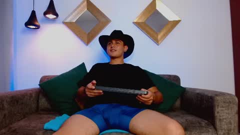 Snapshot of eliancruzz chatting on 07-14-26, 11:32 Elian online show from 07-14-26, 11:32