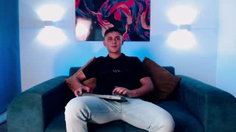 Snapshot of eliancruzz chatting on 07-17-26, 11:20 Elian online show from 07-17-26, 11:20