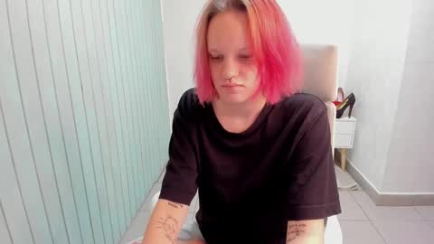 elieiza_xo online show from 09-18-25, 02:35