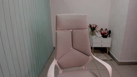 elieiza_xo online show from 09-19-25, 04:14