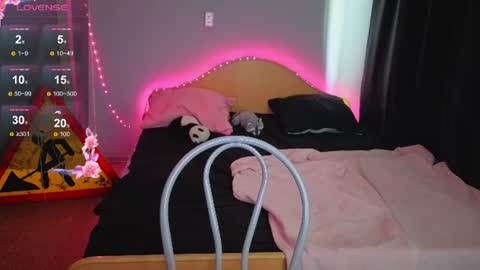elieiza_xo online show from 06-18-26, 10:09