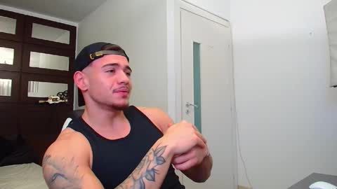 Snapshot of elijahthorne chatting on 11-18-25, 05:23 ElijahThorne online show from 11-18-25, 05:23