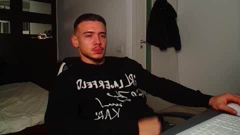 Snapshot of elijahthorne chatting on 11-29-25, 05:32 ElijahThorne online show from 11-29-25, 05:32