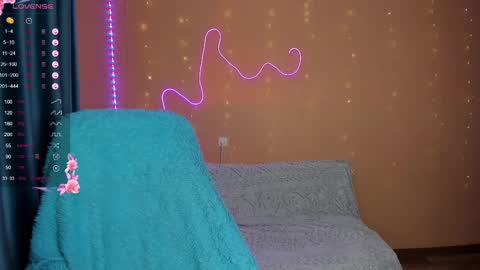 Snapshot of elina__rose chatting on 03-08-25, 03:28 Elina online show from 03-08-25, 03:28