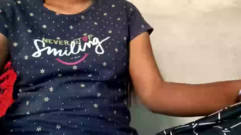 Snapshot of elina_roy03 chatting on 10-25-25, 09:06 elina_roy03 online show from 10-25-25, 09:06