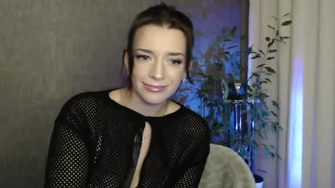 Snapshot of elinapretty chatting on 12-17-24, 12:01 Elina online show from 12-17-24, 12:01