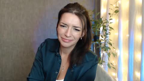 Snapshot of elinapretty chatting on 12-30-24, 02:53 Elina online show from 12-30-24, 02:53