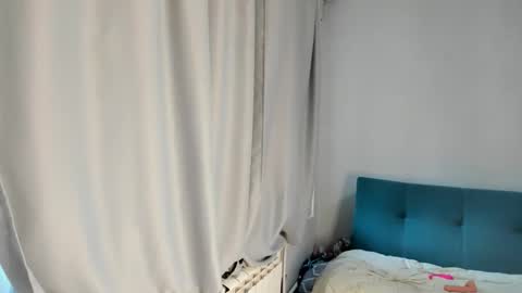 Elis online show from 09-11-25, 01:39