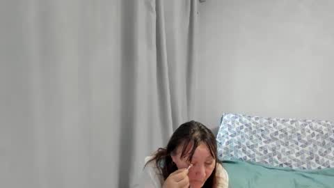 Elis online show from 10-31-25, 01:17