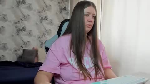 Snapshot of elisa_kollin chatting on 04-25-26, 09:01 Aletta Oushen online show from 04-25-26, 09:01