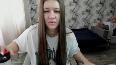 Snapshot of elisa_kollin chatting on 04-28-26, 05:56 Aletta Oushen online show from 04-28-26, 05:56