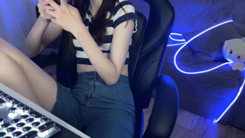 Snapshot of elisa_north chatting on 02-10-25, 10:31 Elisa North online show from 02-10-25, 10:31