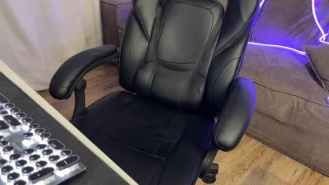 Snapshot of elisa_north chatting on 02-11-25, 02:02 Elisa North online show from 02-11-25, 02:02