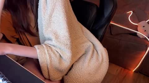 Snapshot of elisa_north chatting on 02-19-25, 06:11 Elisa North online show from 02-19-25, 06:11