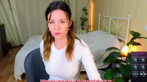 Snapshot of elise_bryk chatting on 09-28-25, 09:09 hiIm Elise online show from 09-28-25, 09:09