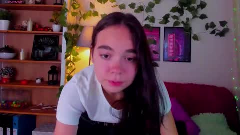 Elise online show from 10-21-25, 04:19