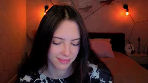 Elise online show from 03-22-26, 01:09