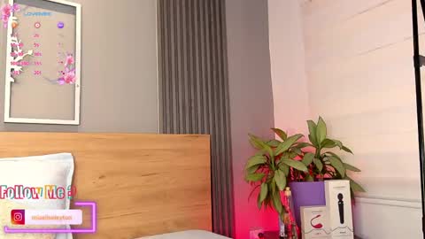 Elise Play Boobs online show from 05-21-26, 04:47