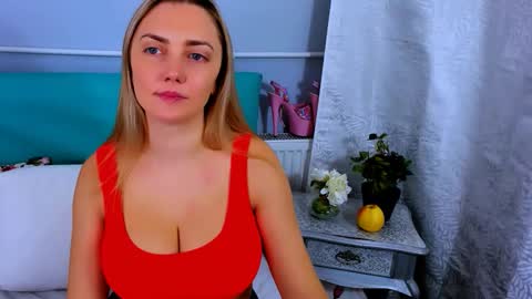 Snapshot of eliseshining chatting on 11-08-25, 08:14 Elise online show from 11-08-25, 08:14